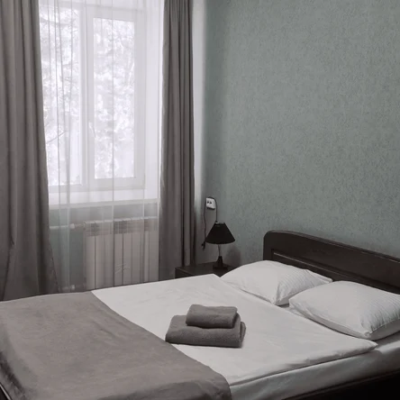 С двуспальной кроватью