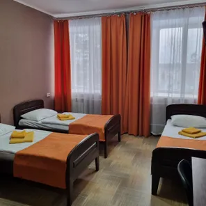 Трехместный